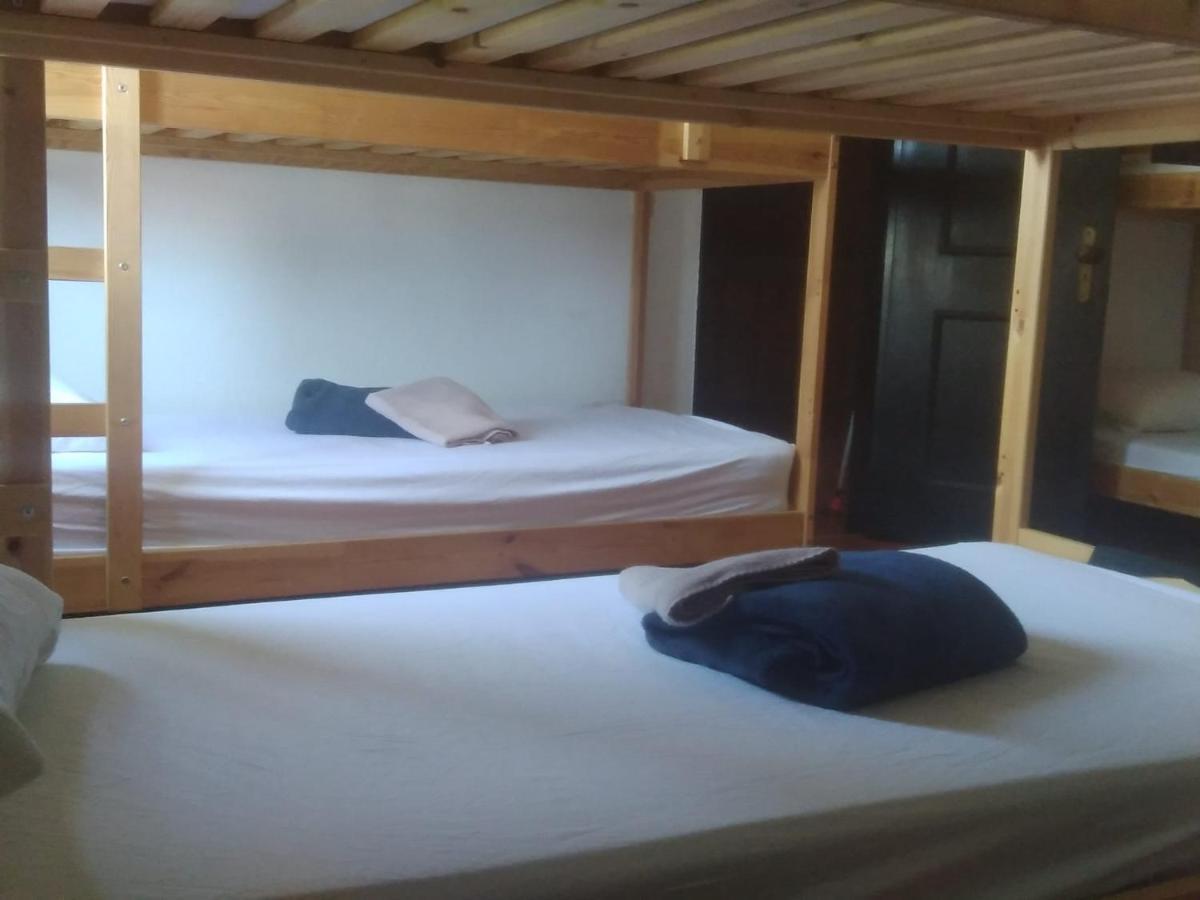 Aroeira  Backpackers Hostel Fonte Da Telha מראה חיצוני תמונה